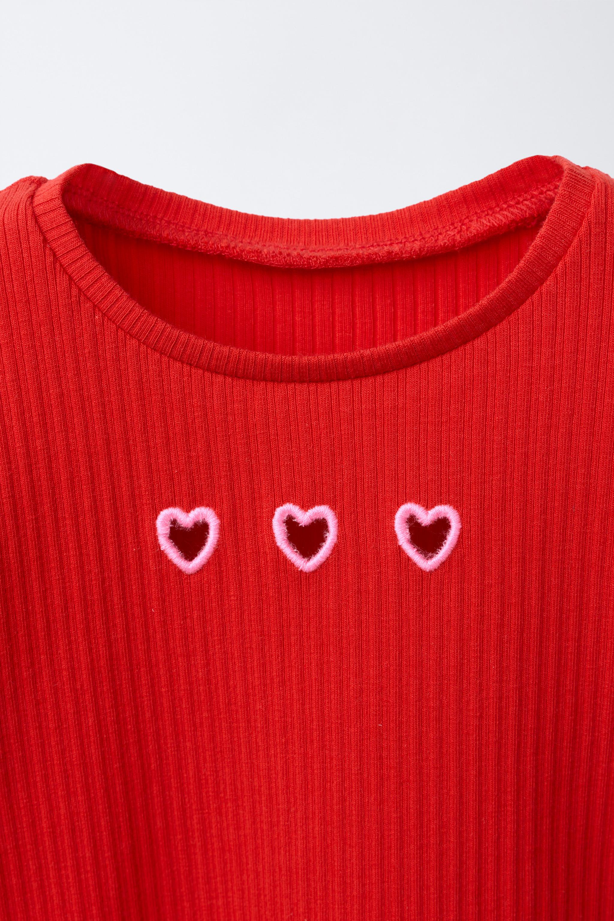 RIBBED CUT-OUT HEARTS T-SHIRT